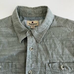 Woolrich Men’s Short Sleeve Button Down Shirt Green Medium‎ front pockets